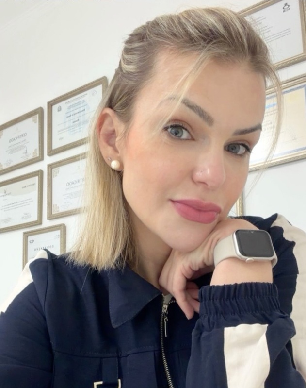Dra. Sara Carreira – médica e biomédica esteta